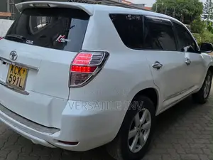 Toyota Vanguard 2010 White