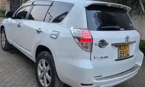 Toyota Vanguard 2010 White