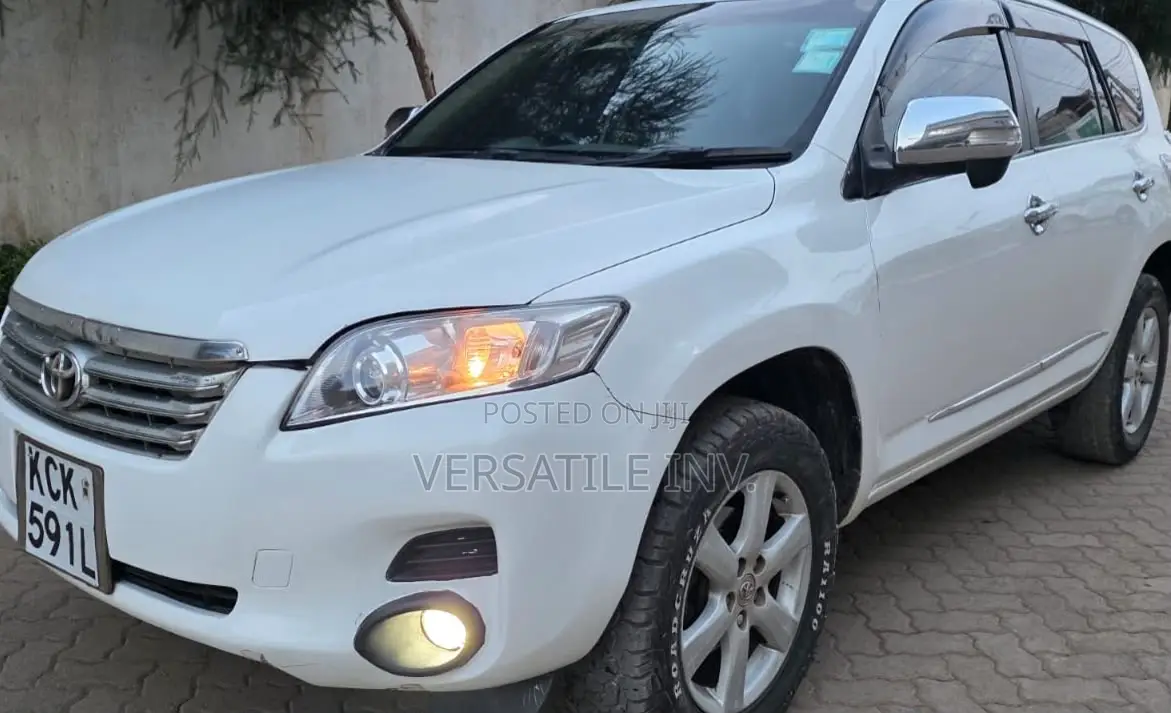 Toyota Vanguard 2010 White