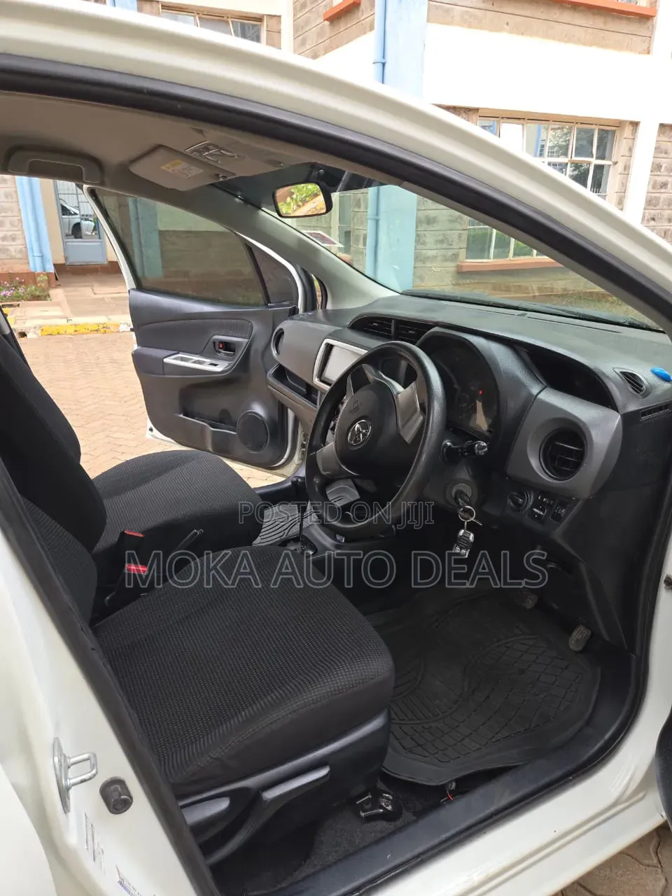Toyota Vitz 1.0 FWD 5dr 2016 White