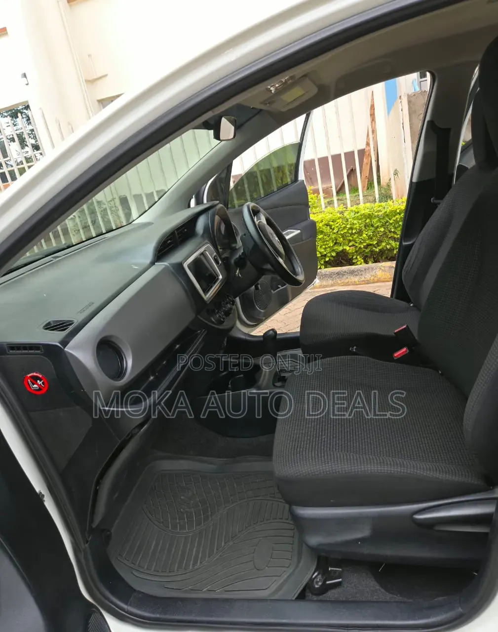 Toyota Vitz 1.0 FWD 5dr 2016 White