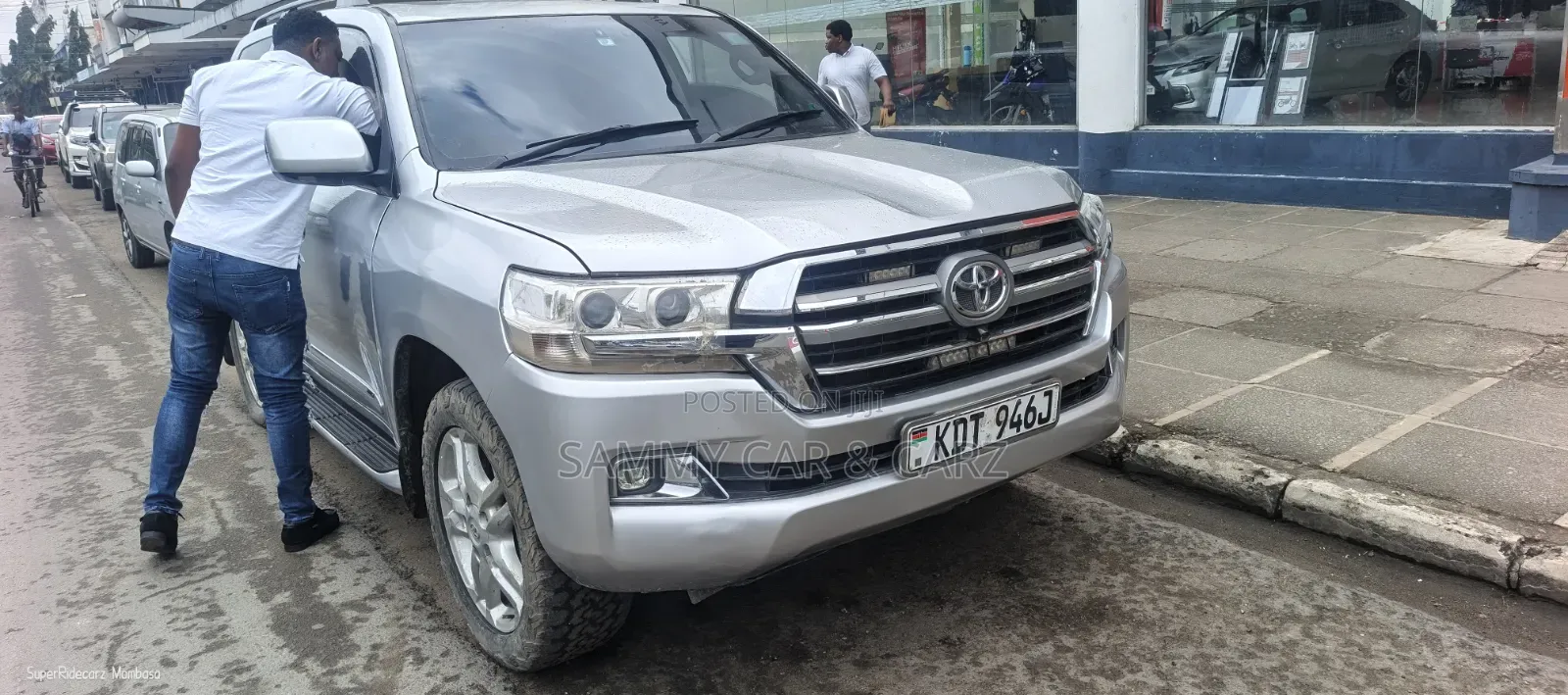 Toyota Land Cruiser 2010 Silver