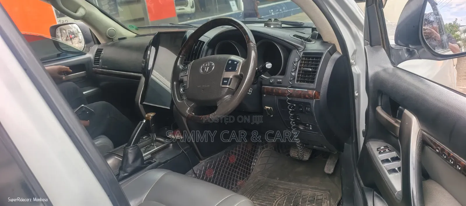 Toyota Land Cruiser 2010 Silver