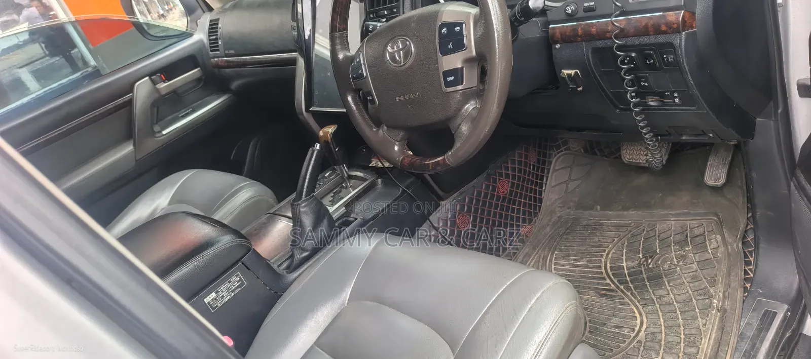 Toyota Land Cruiser 2010 Silver
