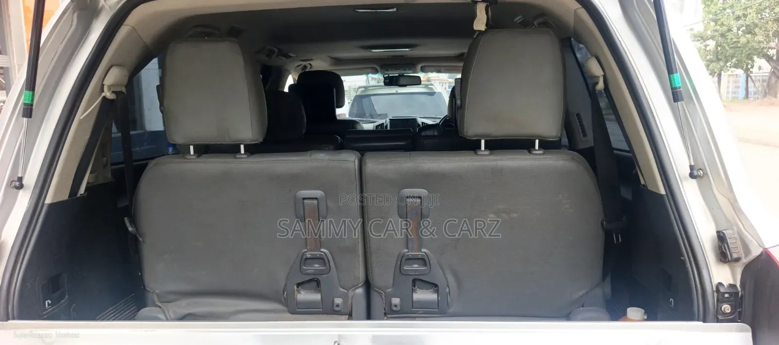Toyota Land Cruiser 2010 Silver
