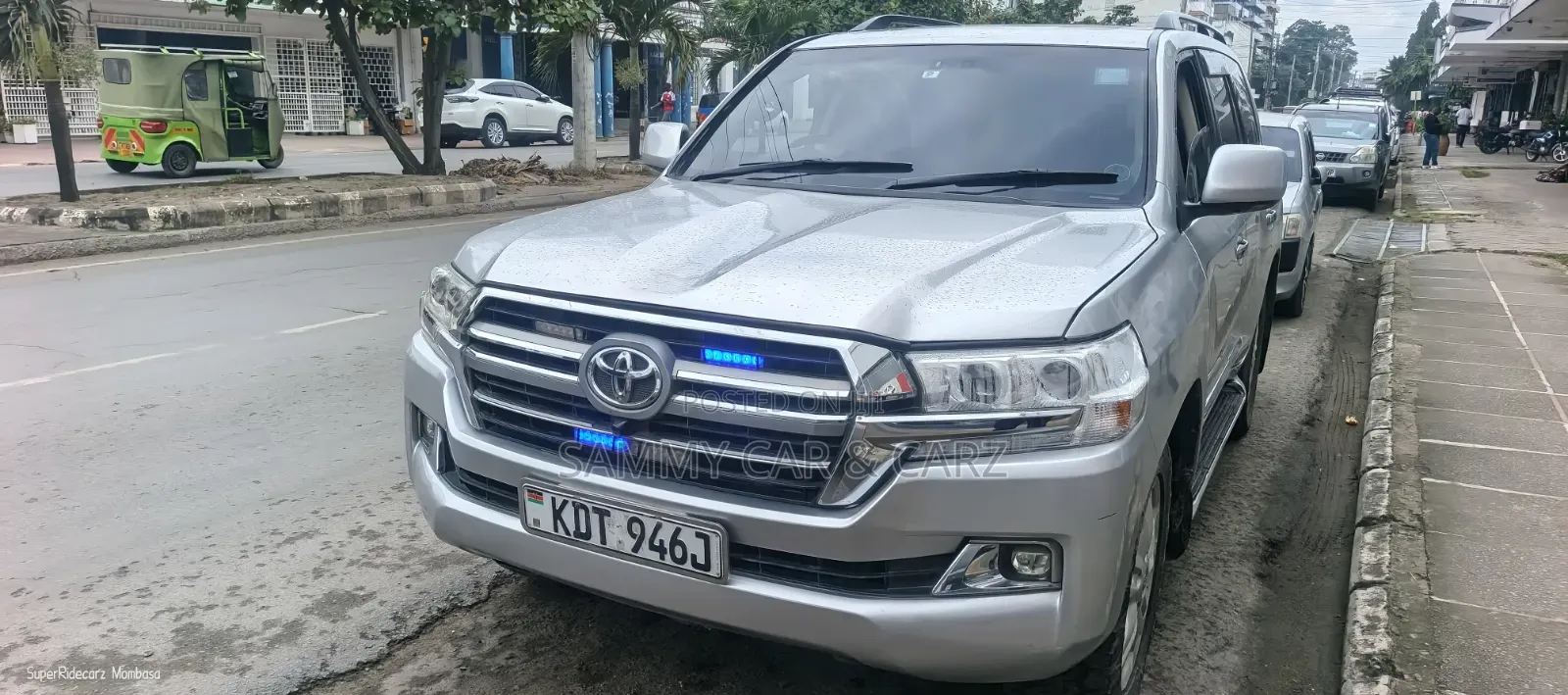Toyota Land Cruiser 2010 Silver