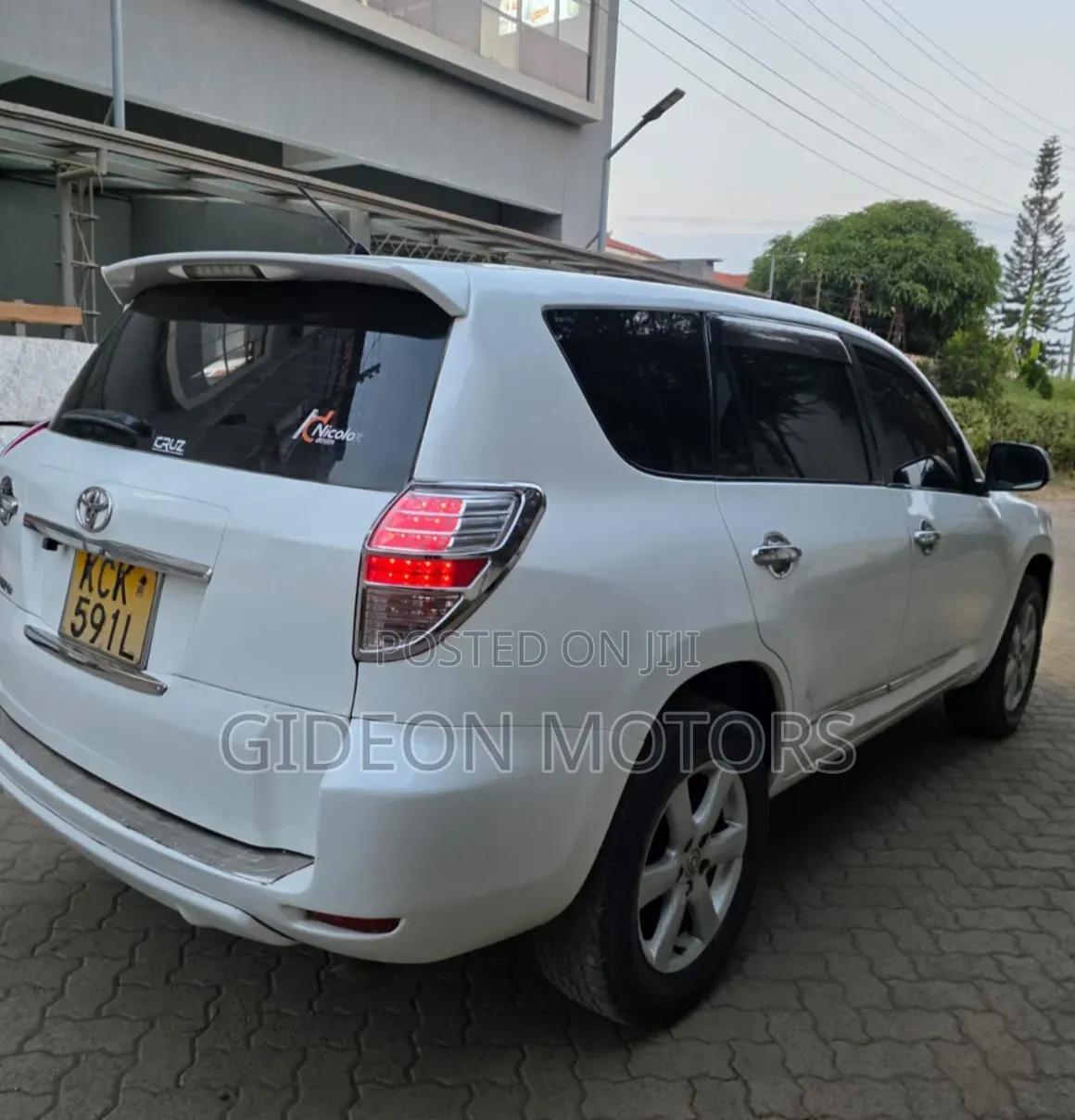 Toyota Vanguard 2009 White