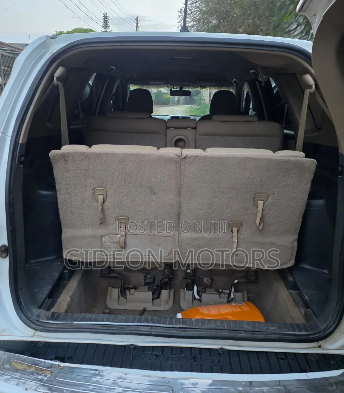 Toyota Vanguard 2009 White