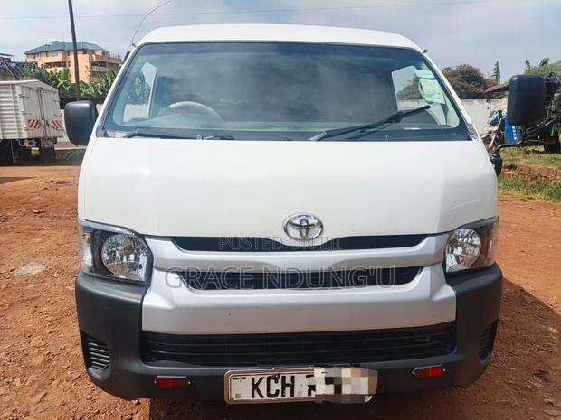 Toyota HiAce 2009 White