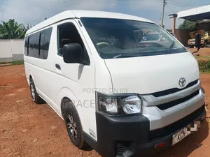 Toyota HiAce 2009 White
