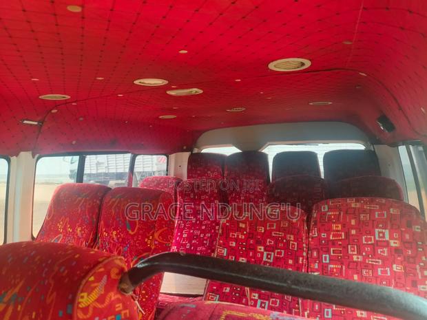 Toyota HiAce 2009 White - thumbnail 6
