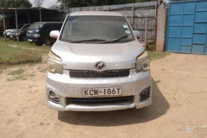 Toyota Voxy 2012 Silver