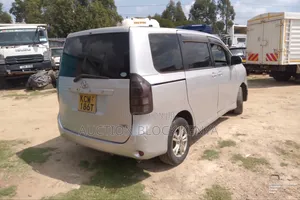 Toyota Voxy 2012 Silver