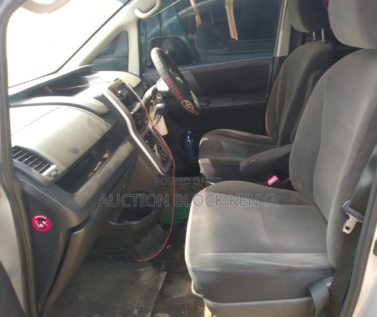 Toyota Voxy 2012 Silver