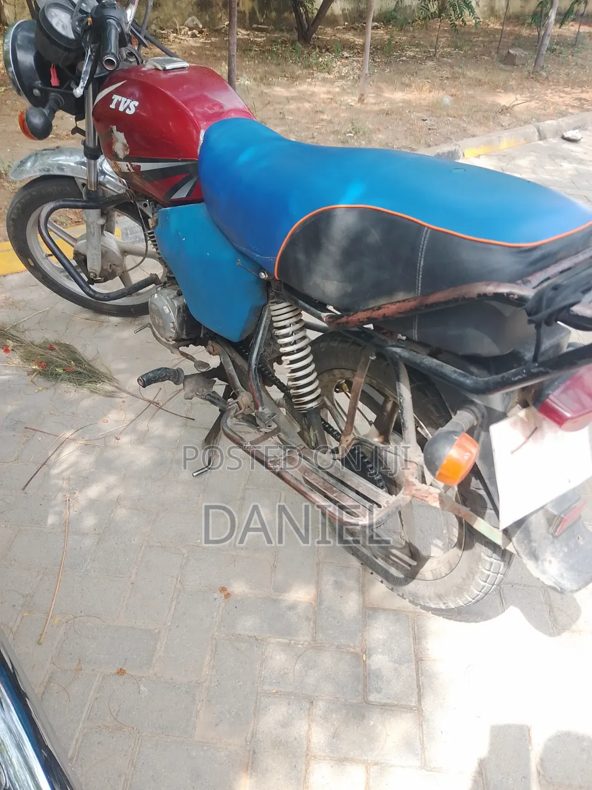 TVS HLX 125 2017 Red