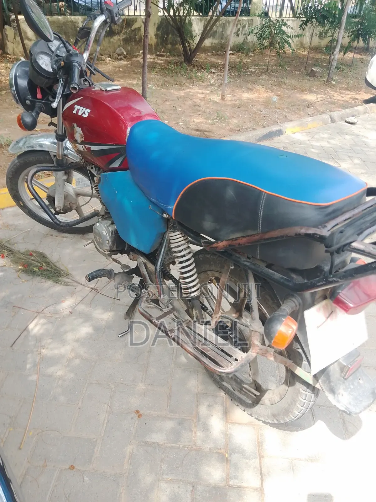 TVS HLX 125 2017 Red
