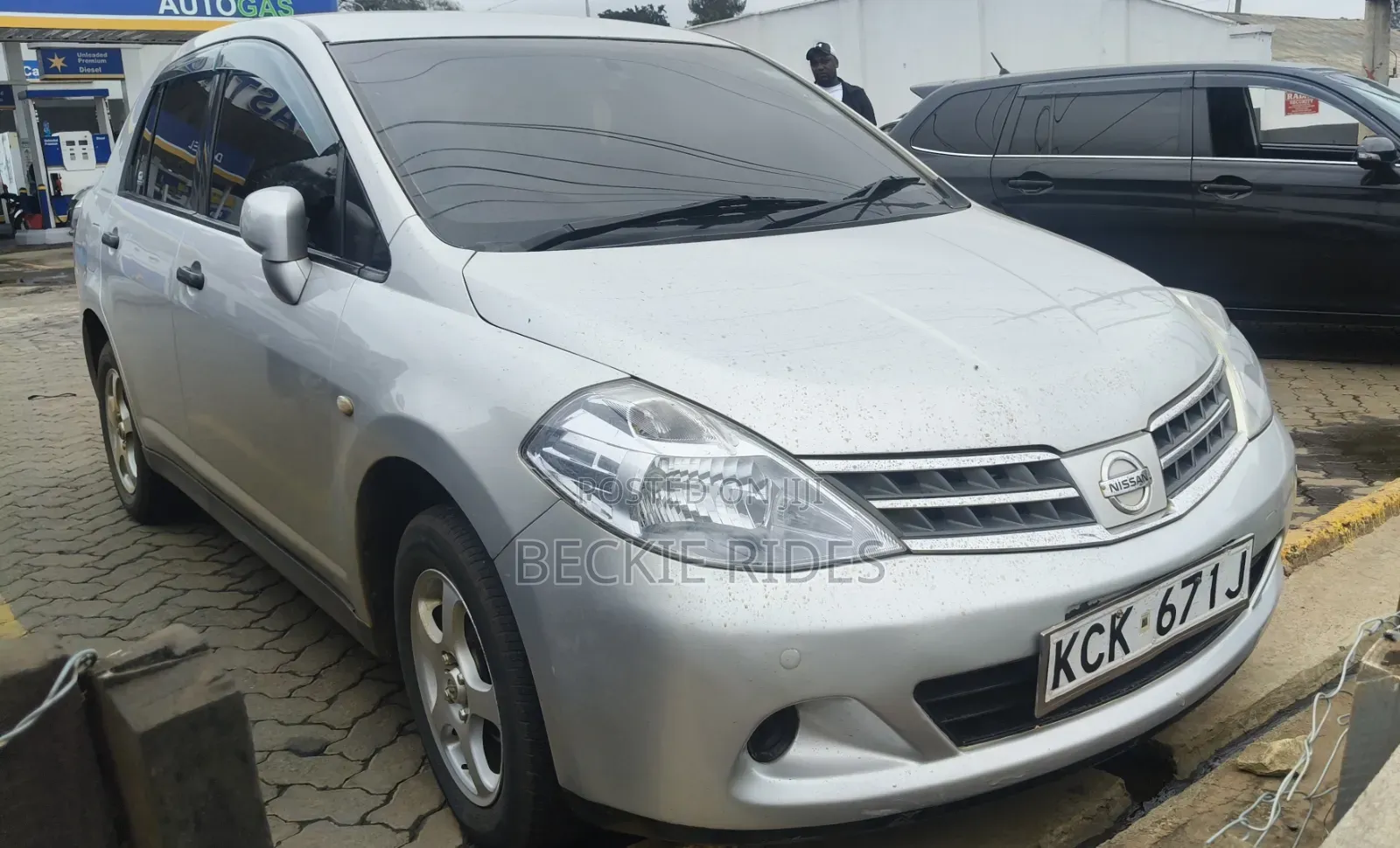 Nissan Tiida 2010 Silver