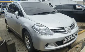 Nissan Tiida 2010 Silver