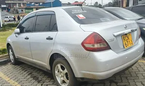 Nissan Tiida 2010 Silver