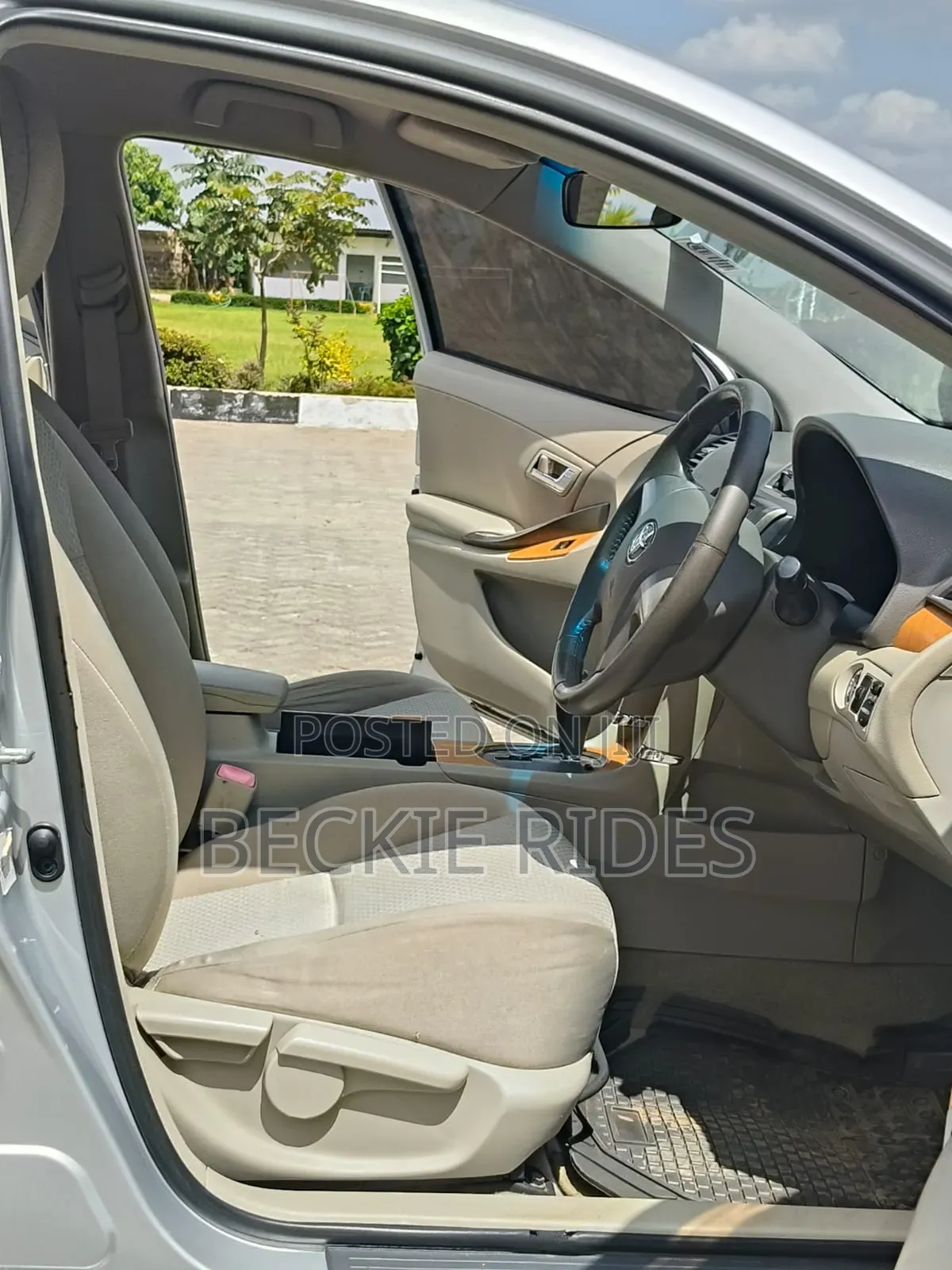 Toyota Premio 2011 Silver