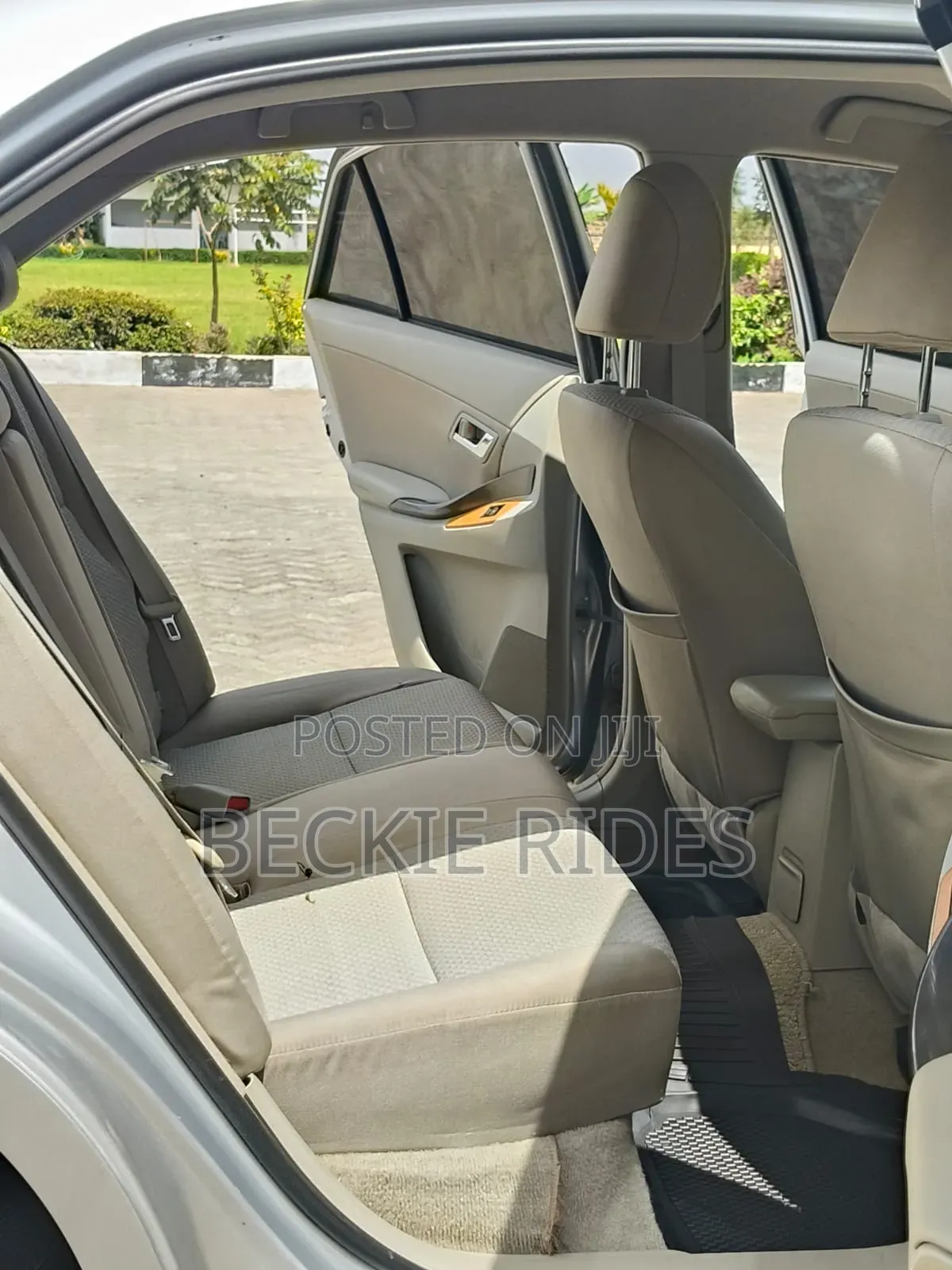 Toyota Premio 2011 Silver