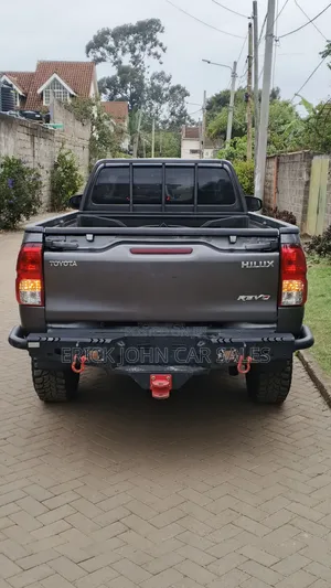 Toyota Hilux 2019 Silver