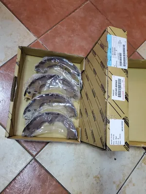 Toyota LC 200 Series Brake Shoe / Handbrake Lining