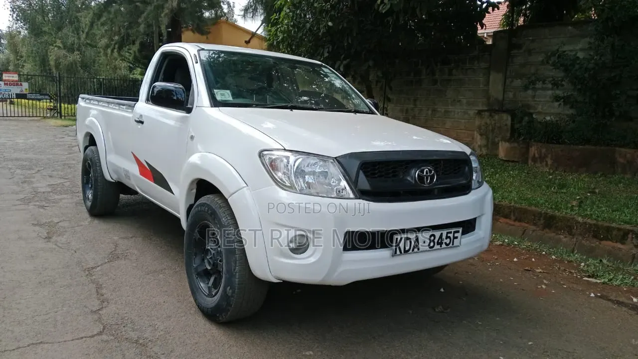 Toyota Hilux 2013 Pearl
