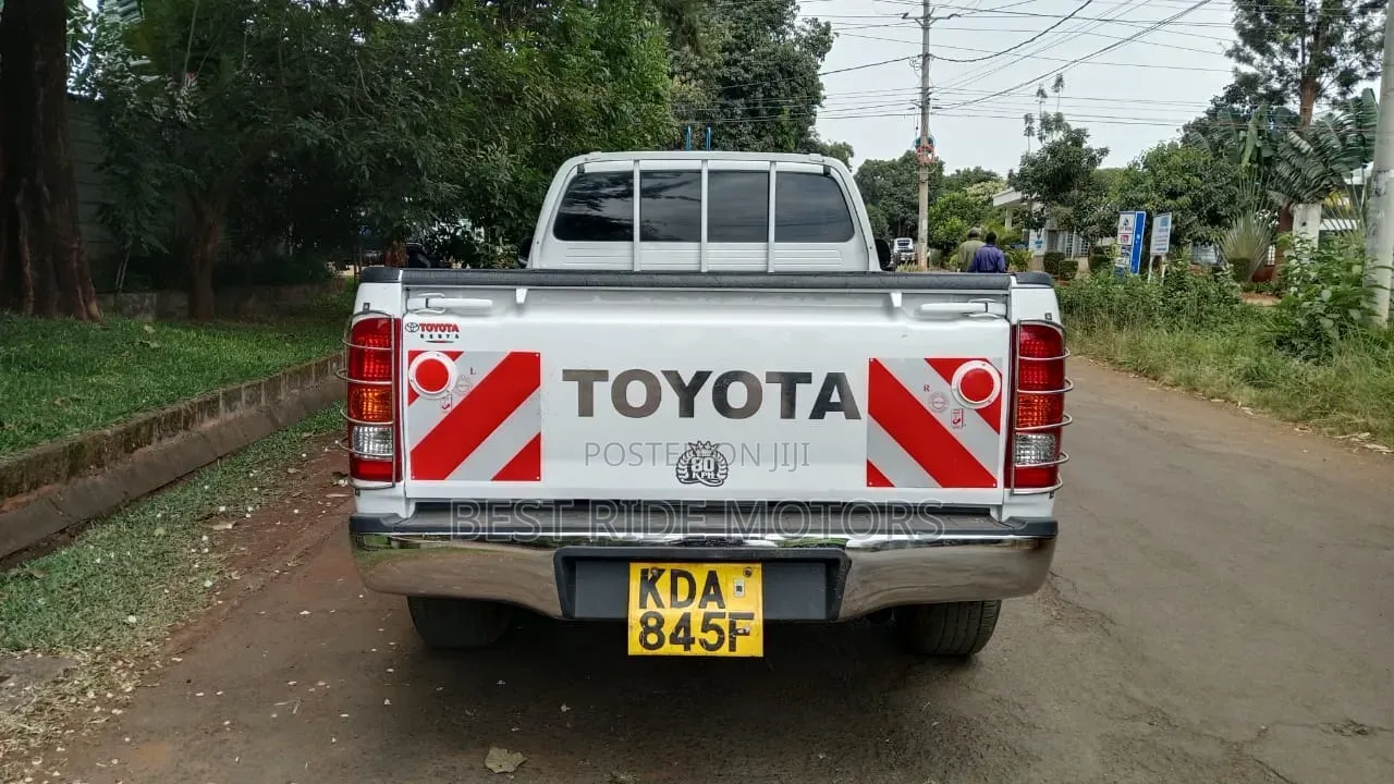Toyota Hilux 2013 Pearl