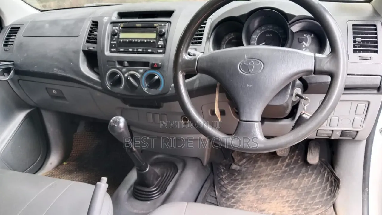 Toyota Hilux 2013 Pearl