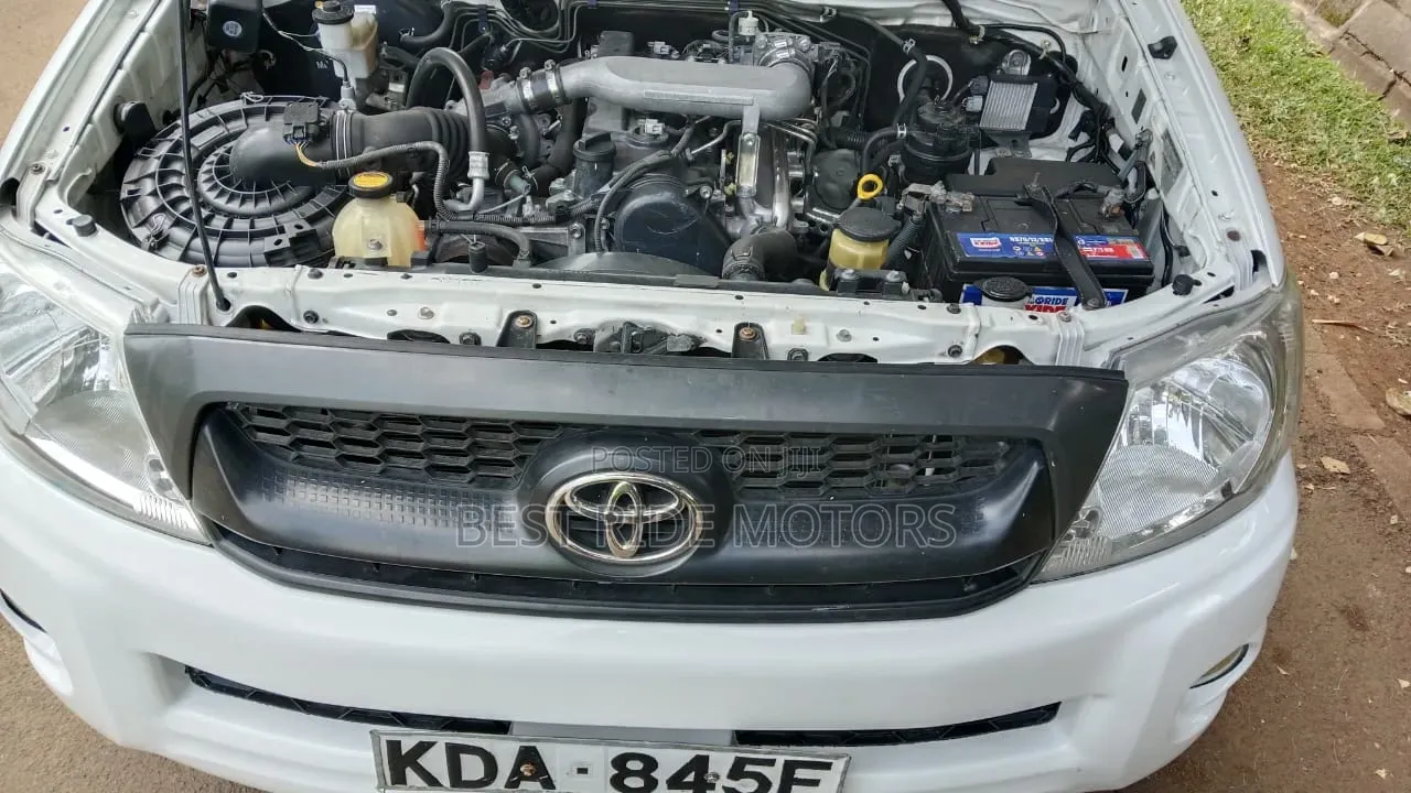 Toyota Hilux 2013 Pearl