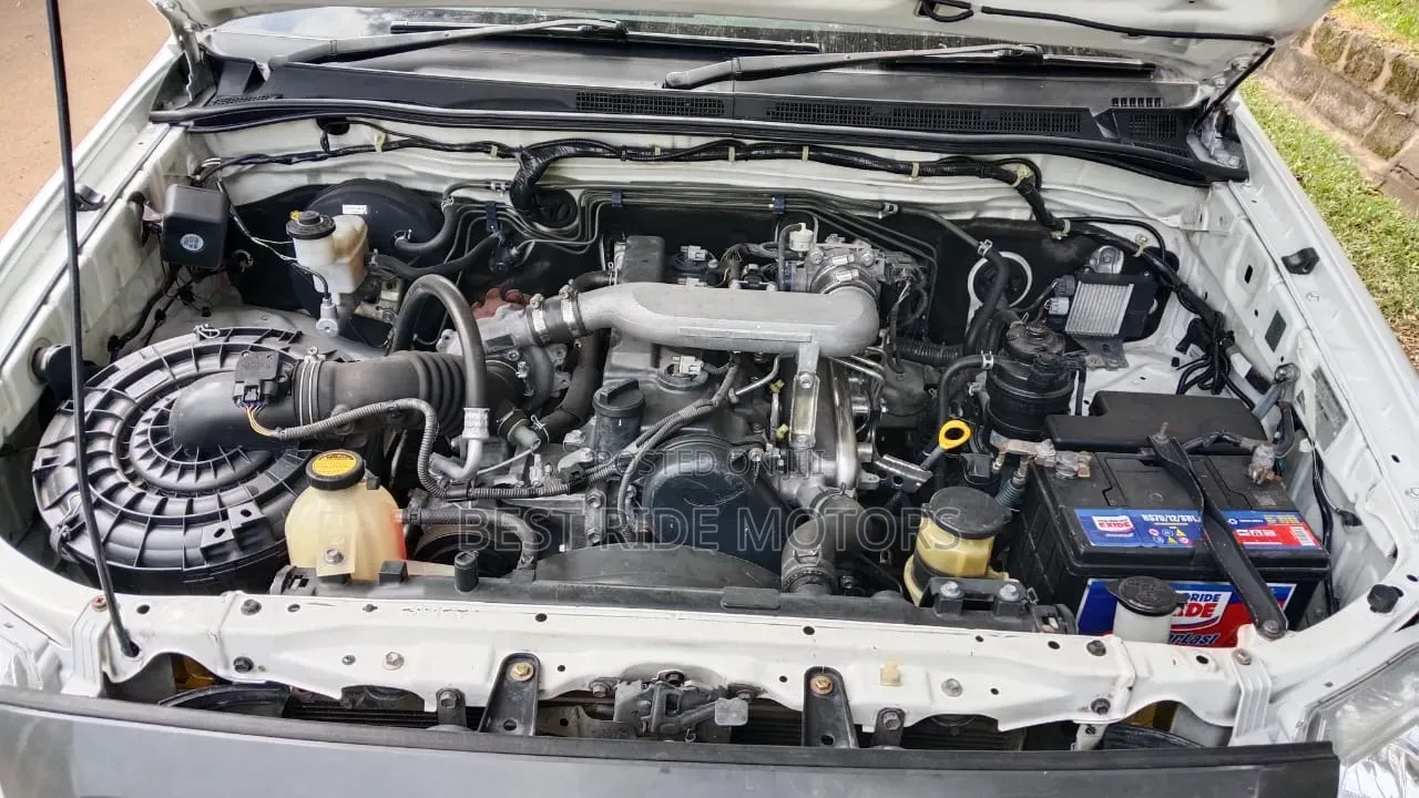 Toyota Hilux 2013 Pearl
