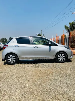 Toyota Vitz 1.0 FWD 5dr 2018 Silver
