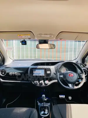 Toyota Vitz 1.0 FWD 5dr 2018 Silver