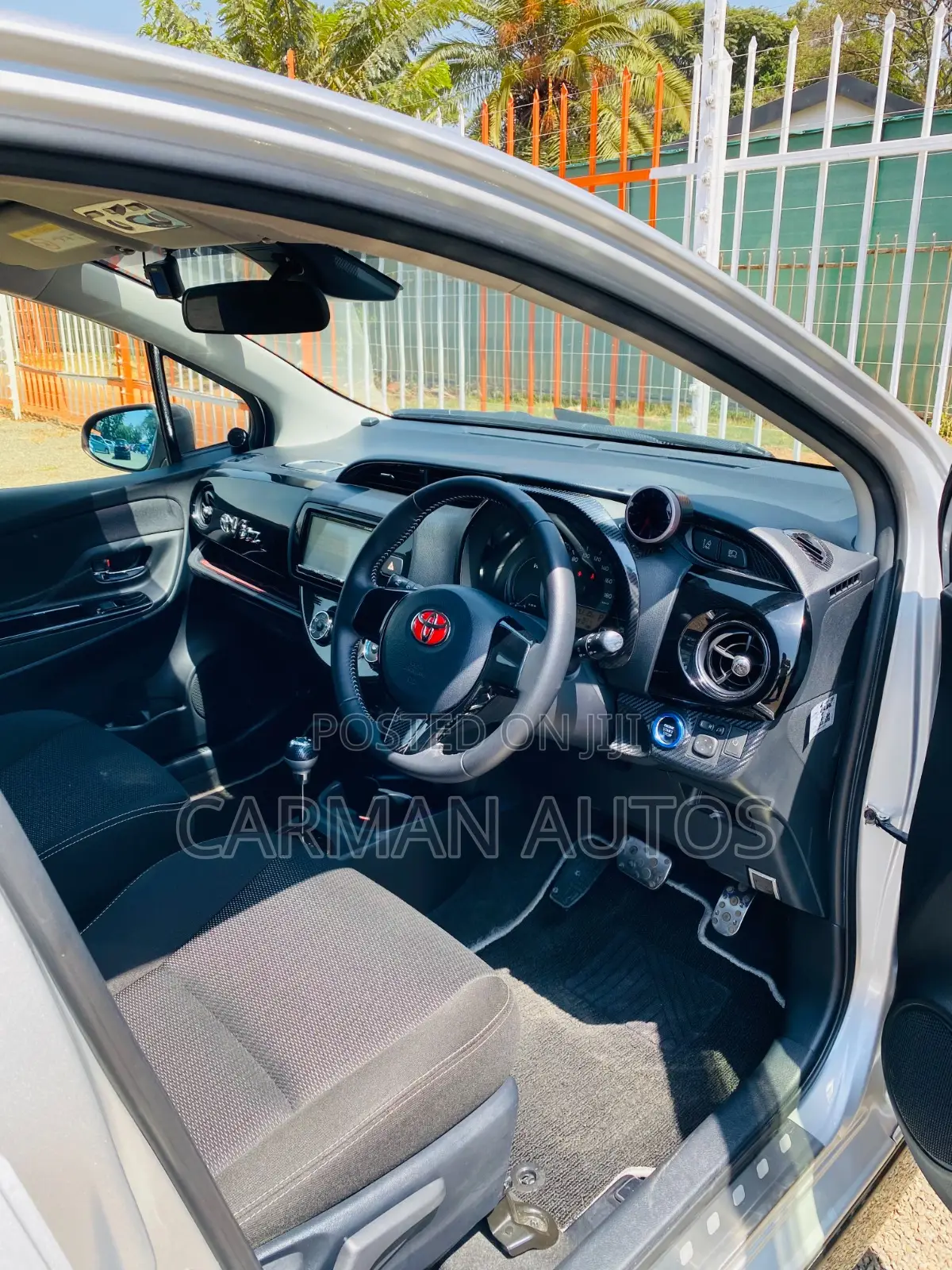 Toyota Vitz 1.0 FWD 5dr 2018 Silver