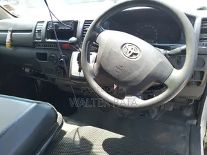 Toyota HiAce 2014 White