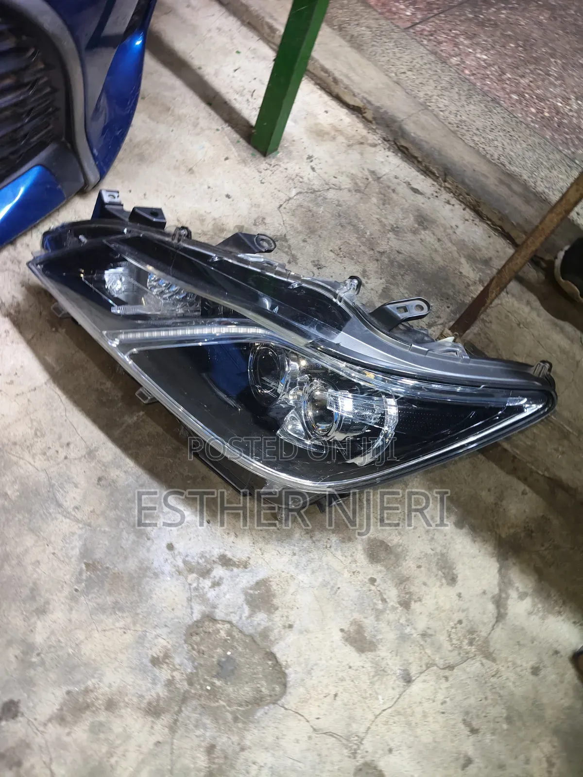 Crown Majesta 2013 Headlights
