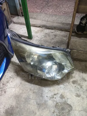 Noah 2010 Headlights Available