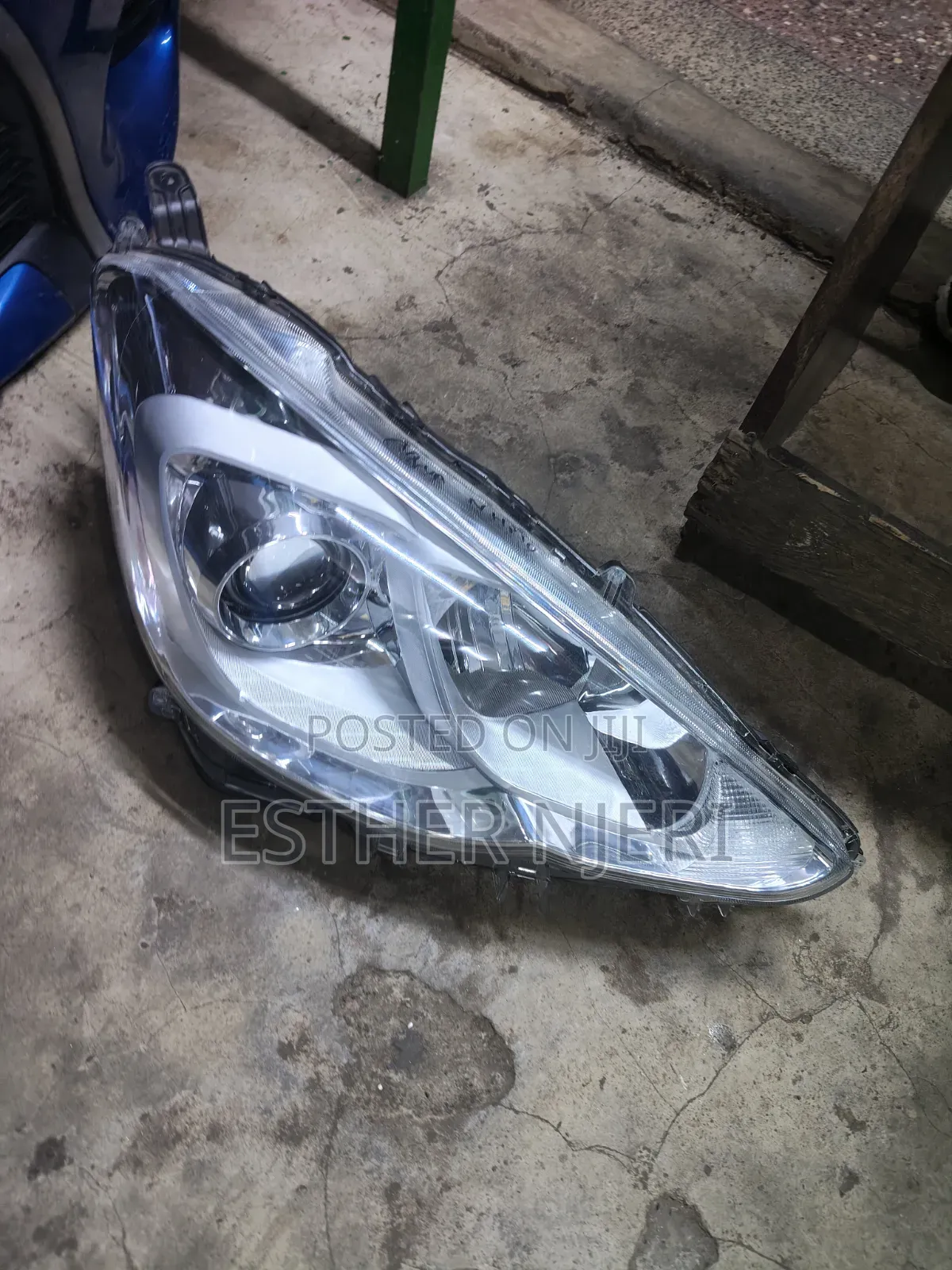 Toyota Aqua 2014 Headlights