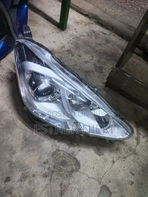 Toyota Aqua 2014 Headlights