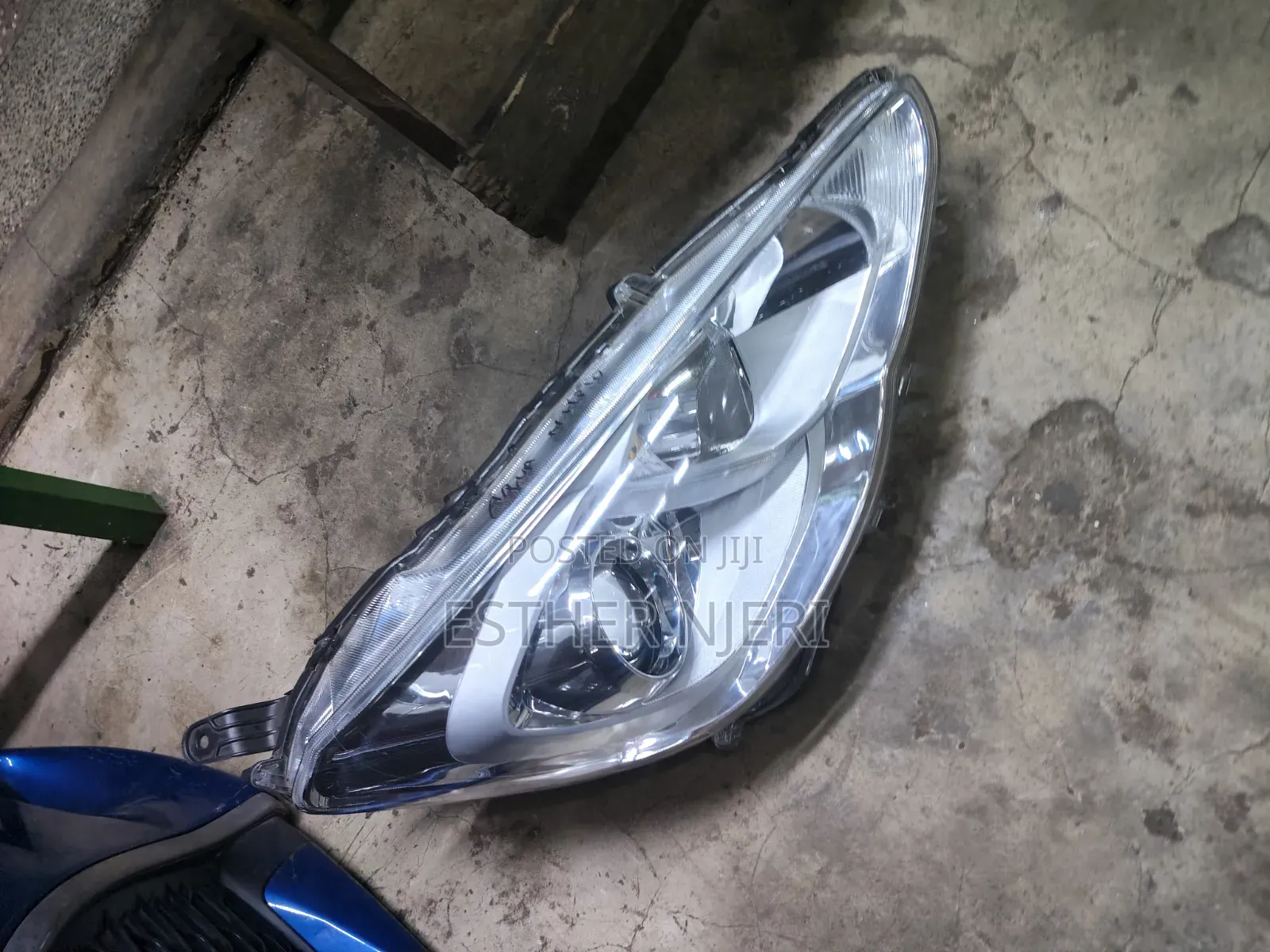 Toyota Aqua 2014 Headlights