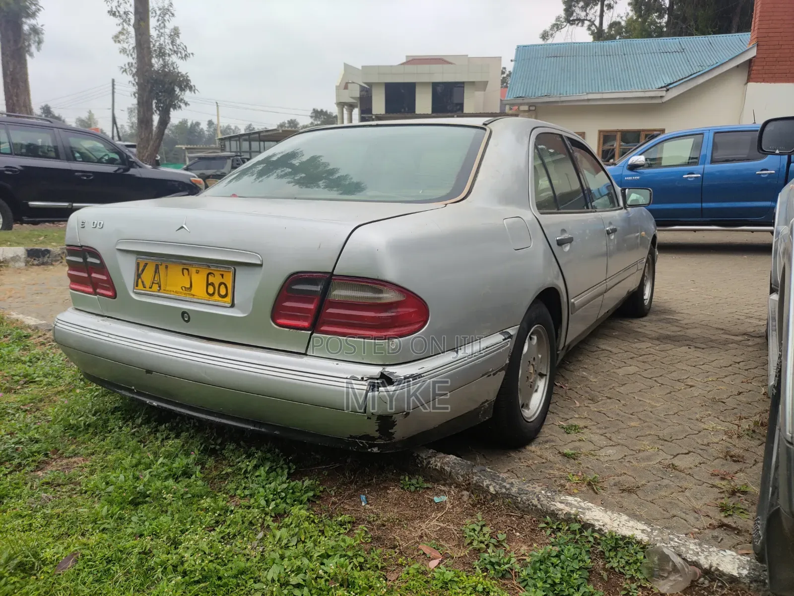 Mercedes-Benz E200 1993 Silver