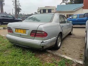 Mercedes-Benz E200 1993 Silver