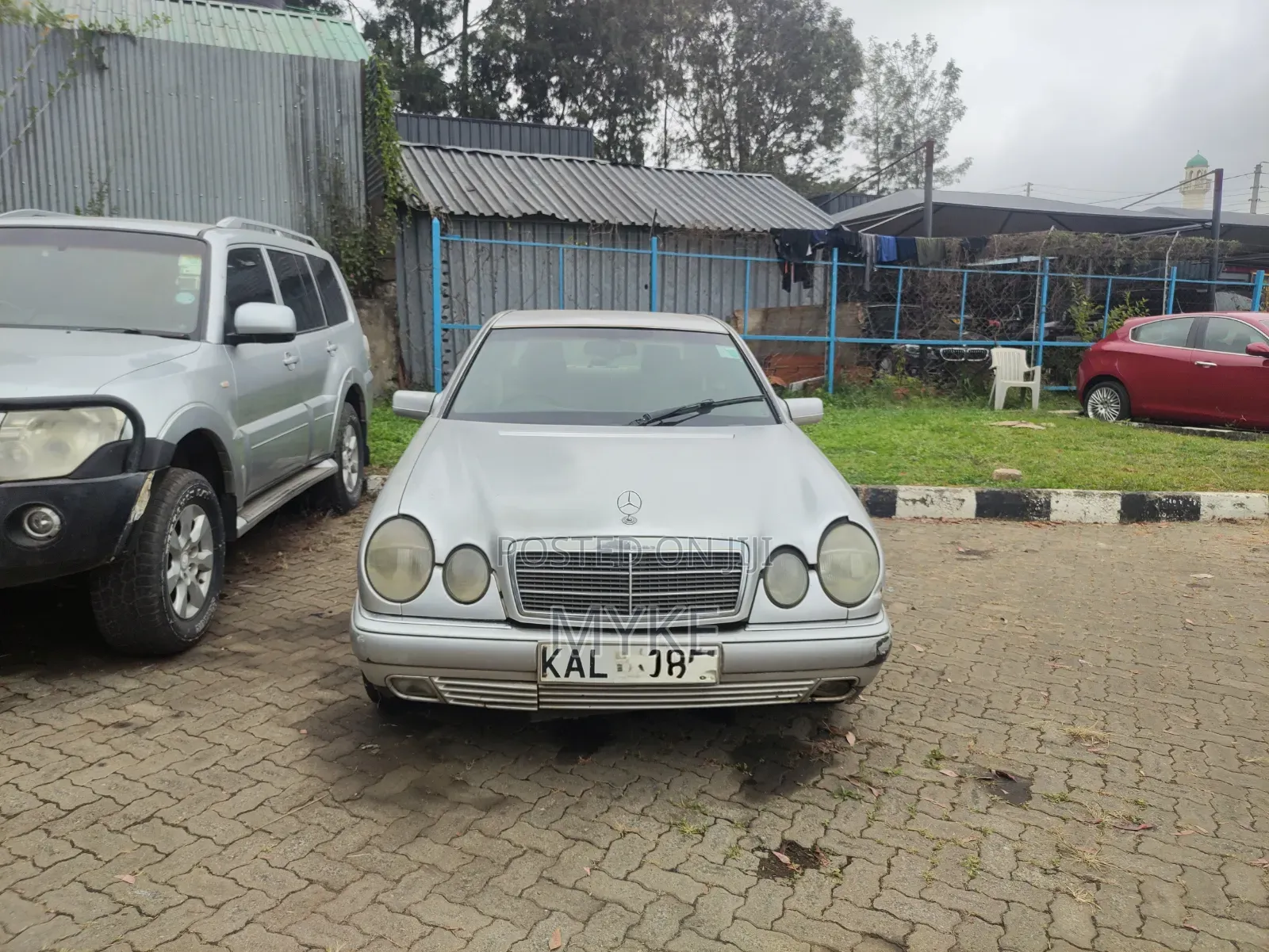 Mercedes-Benz E200 1993 Silver