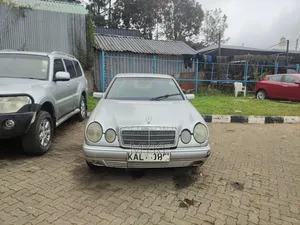 Mercedes-Benz E200 1993 Silver