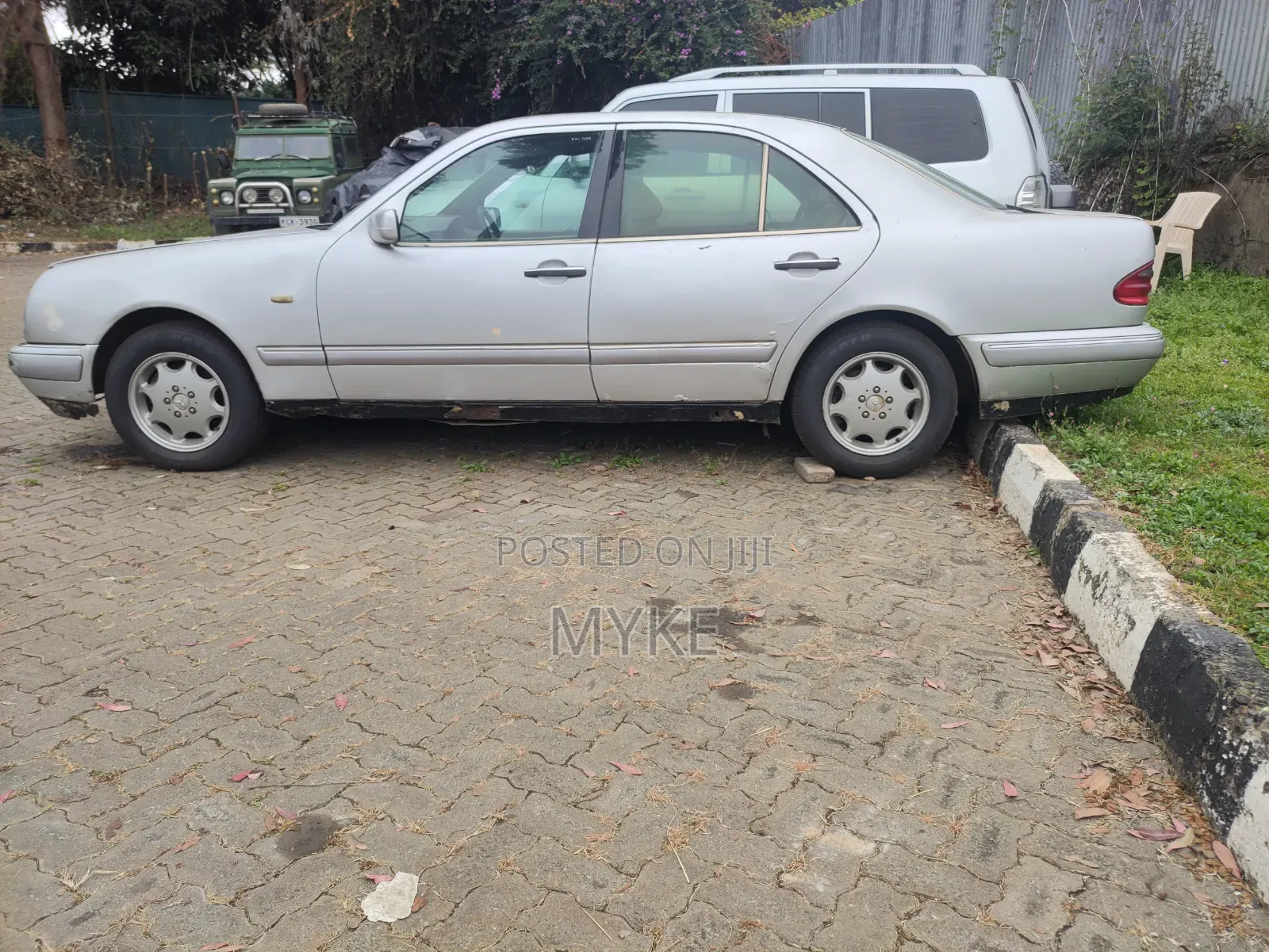 Mercedes-Benz E200 1993 Silver