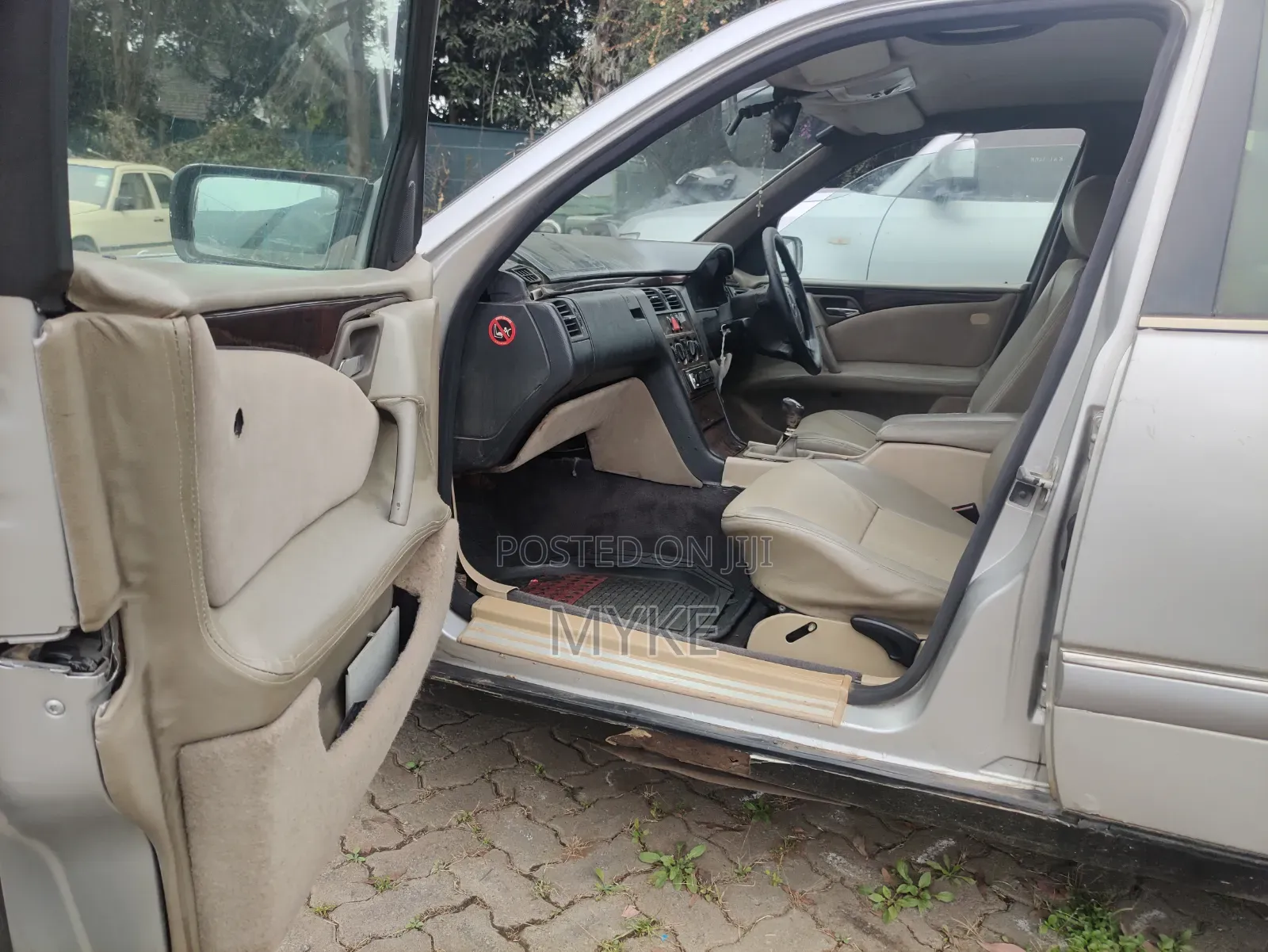 Mercedes-Benz E200 1993 Silver