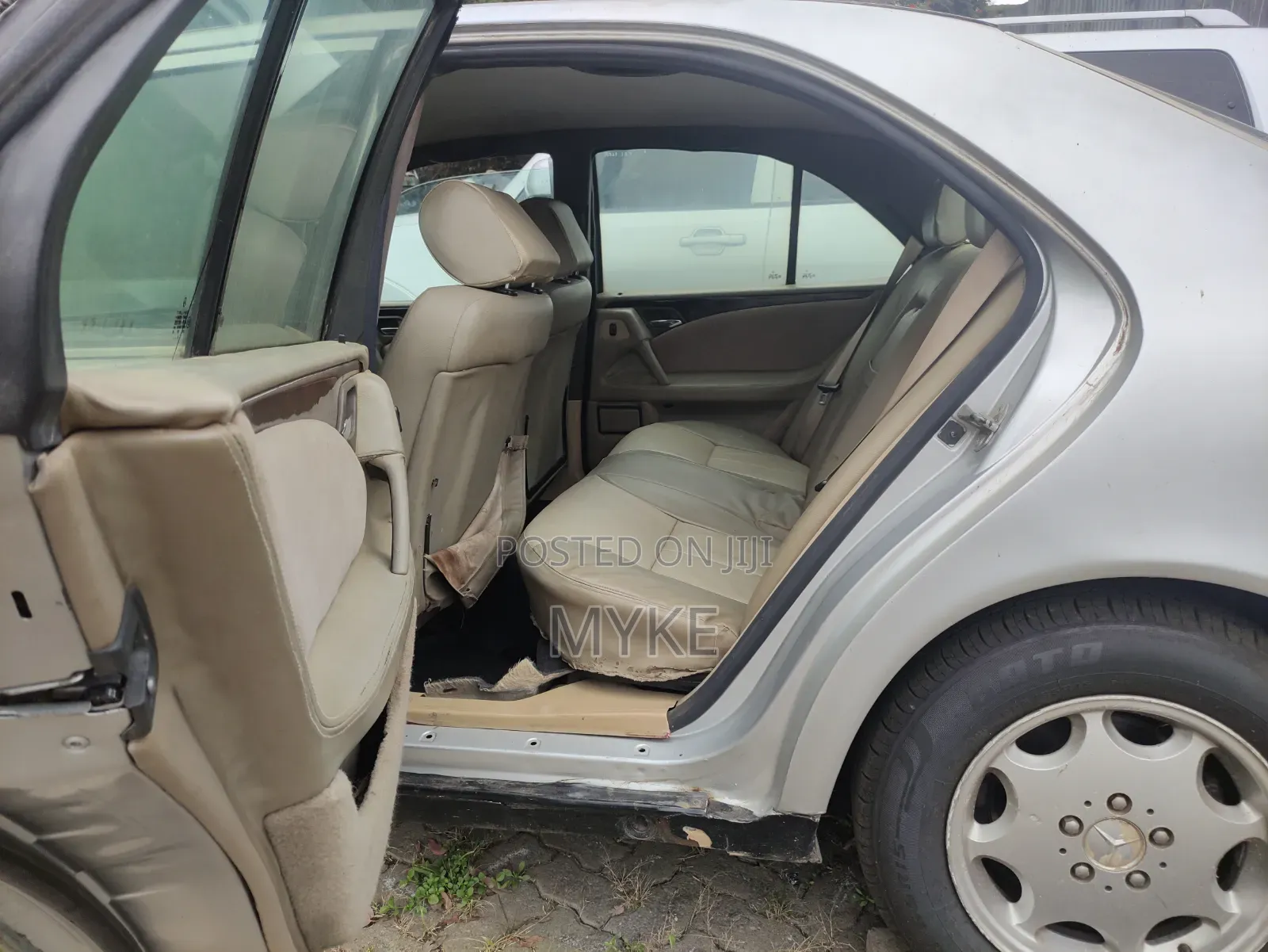 Mercedes-Benz E200 1993 Silver