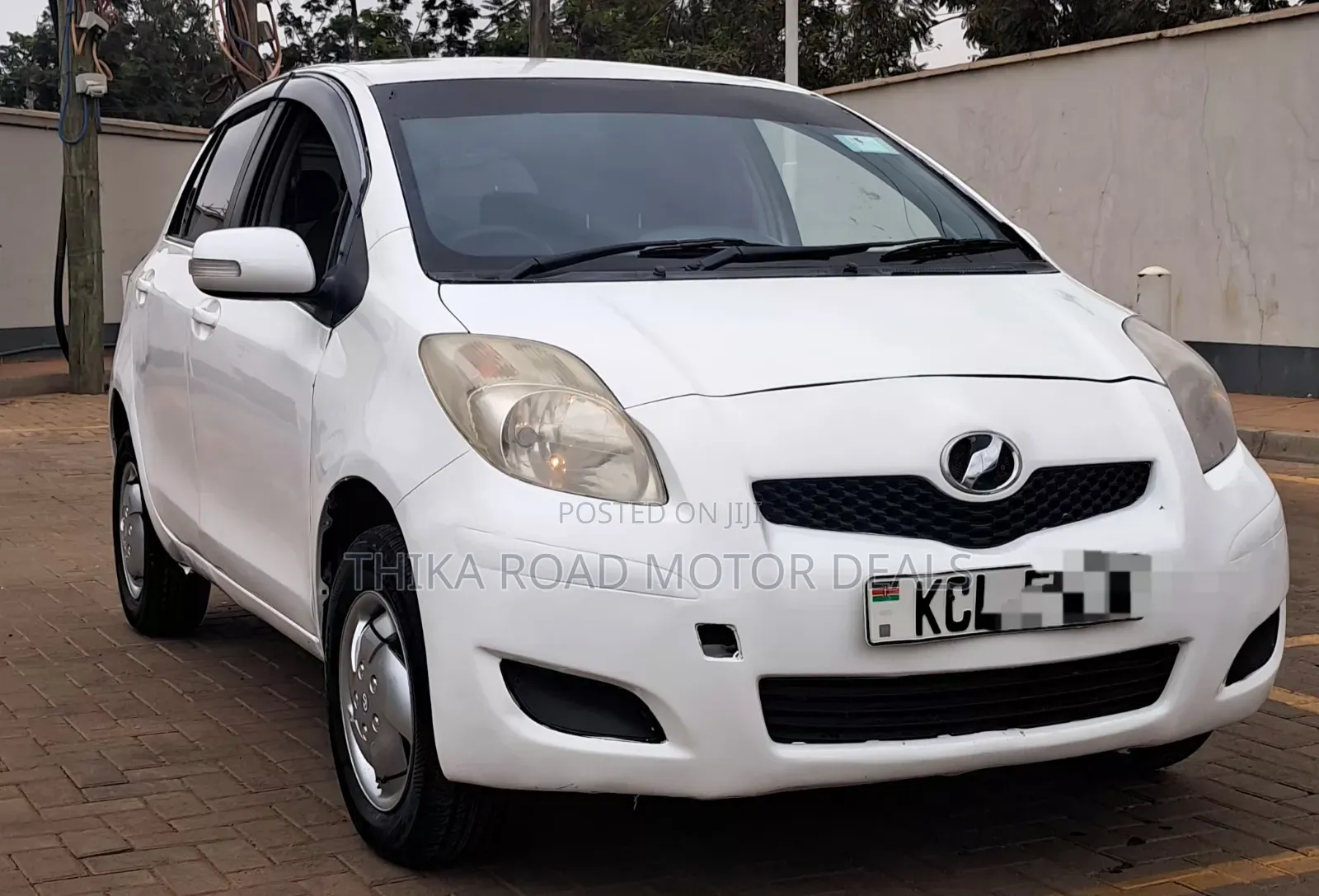 Toyota Vitz 2010 White