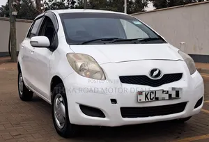 Toyota Vitz 2010 White